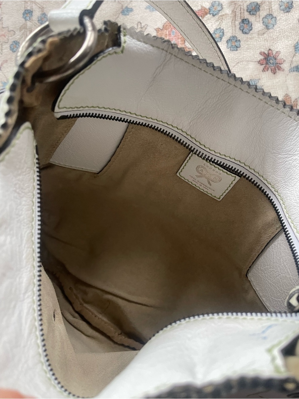 Anya Hindmarch White Leather Y2K Shoulder Bag with Oversized Buckle - Picture 5 of 12